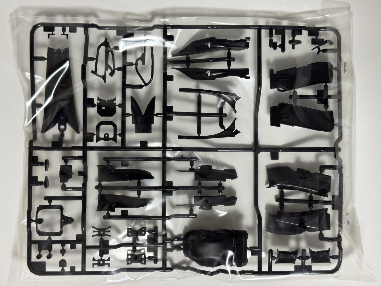 TAMIYA Red Bull Racing Renault RB6 1/20 model kit — contents photo 4