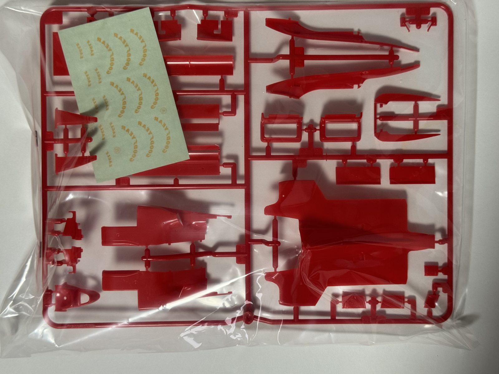 TAMIYA Ferrari F310B 1/20 model kit — contents photo 2