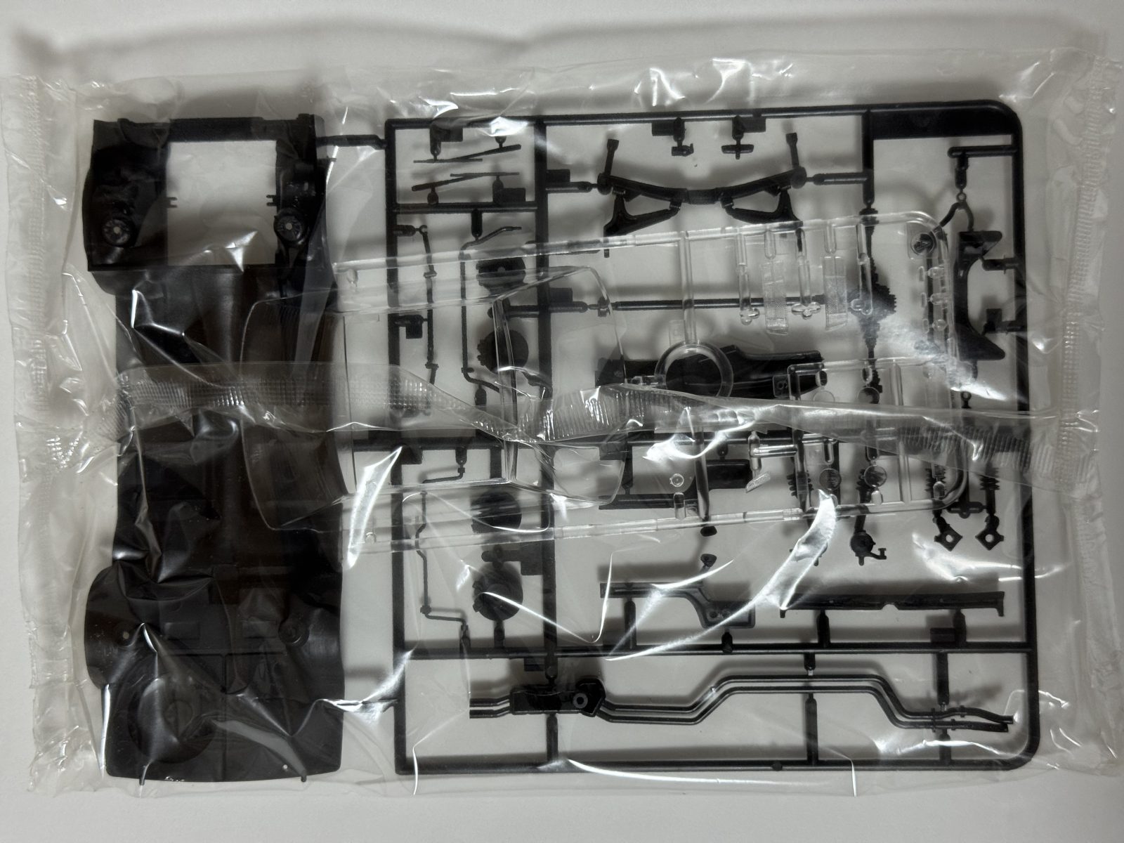 TAMIYA BMW 635CSi Gr.A RACING 1/24 model kit — contents photo 2