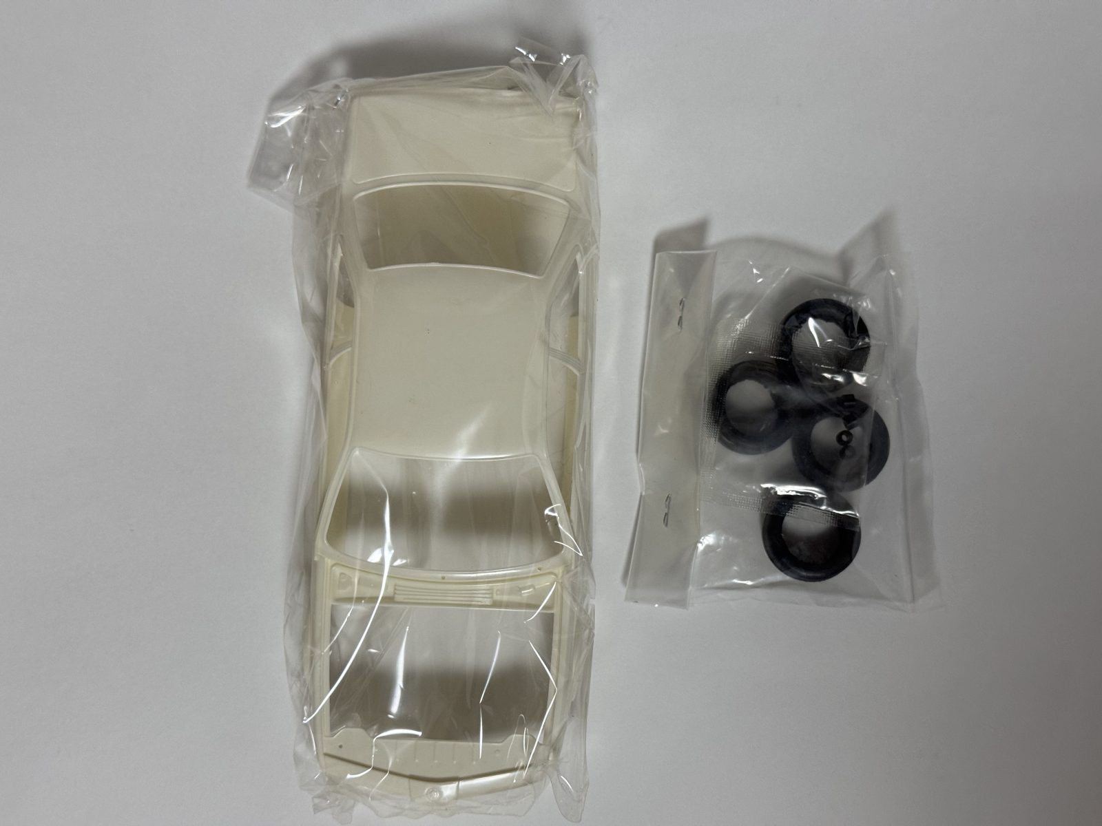 TAMIYA BMW 635CSi Gr.A RACING 1/24 model kit — contents photo 6