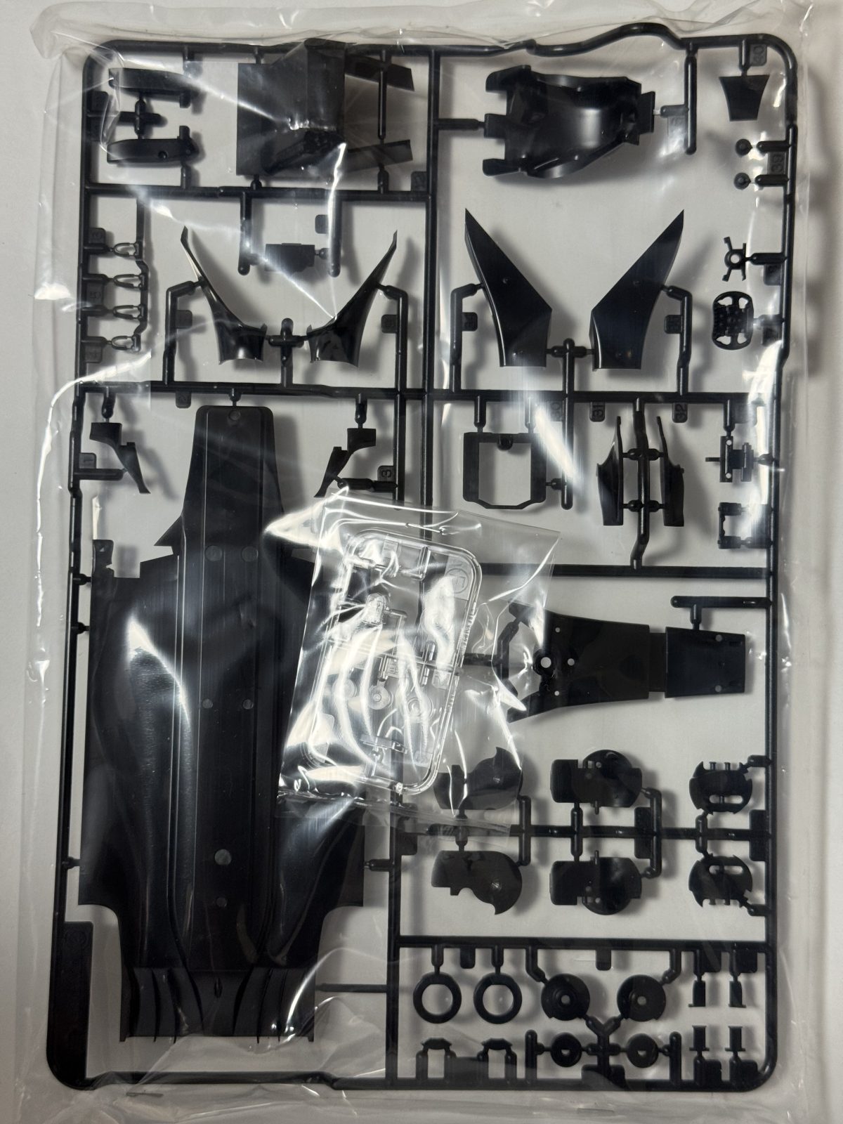 TAMIYA Ferrari F60 1/20 model kit — contents photo 4