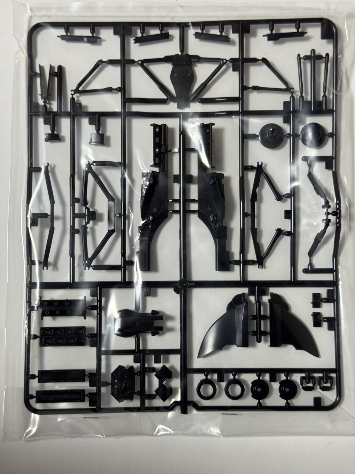 TAMIYA Ferrari F60 1/20 model kit — contents photo 5