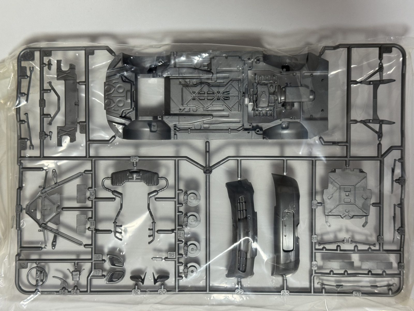 TAMIYA Porsche Boxster (986) 1/24 model kit — contents photo 3
