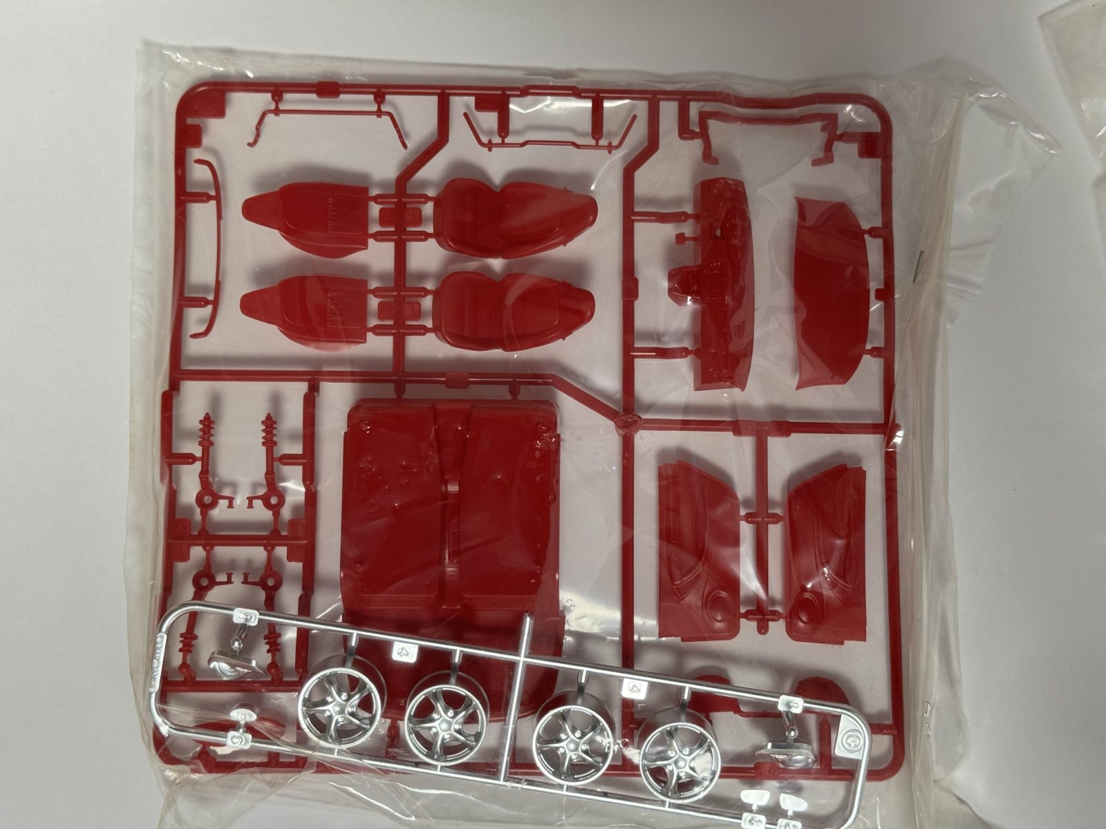 TAMIYA Porsche Boxster (986) 1/24 model kit — contents photo 4