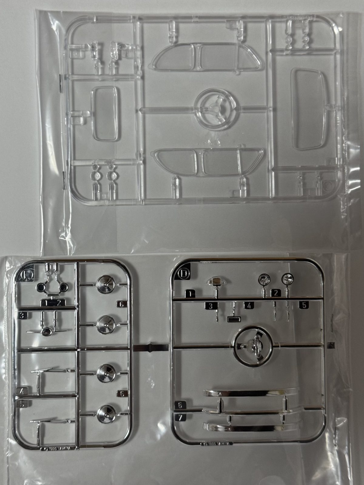 TAMIYA FIAT 500F 1/24 model kit — contents photo 3