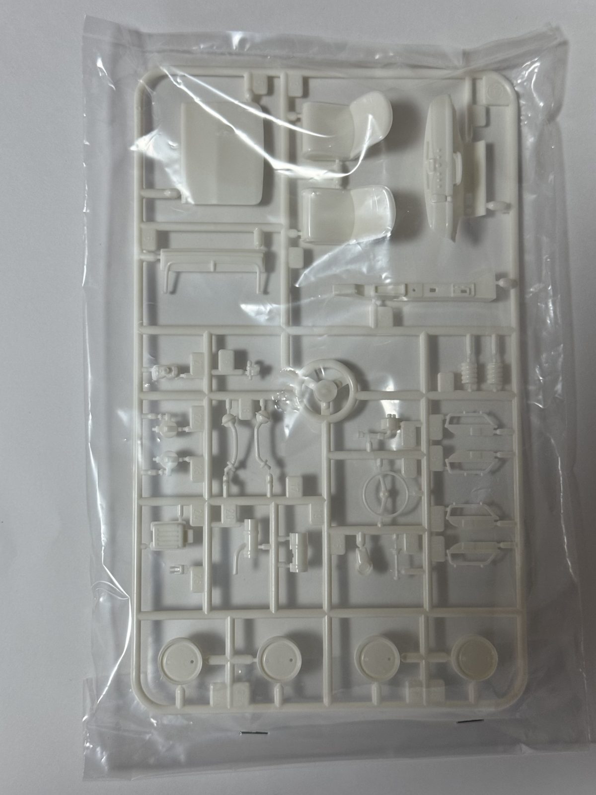 TAMIYA FIAT 500F 1/24 model kit — contents photo 5