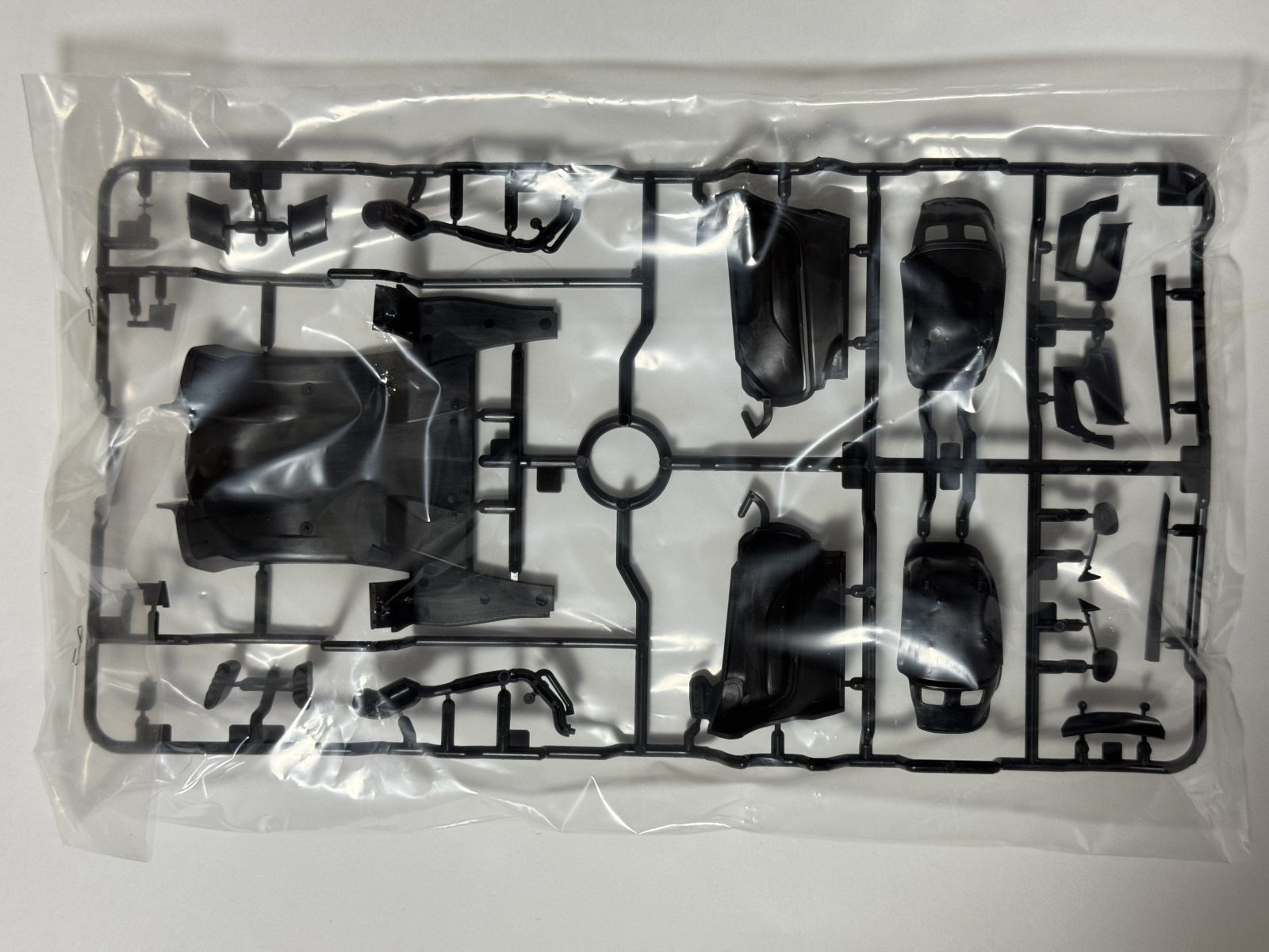 TAMIYA Ferrari FXX K 1/24 model kit — contents photo 3