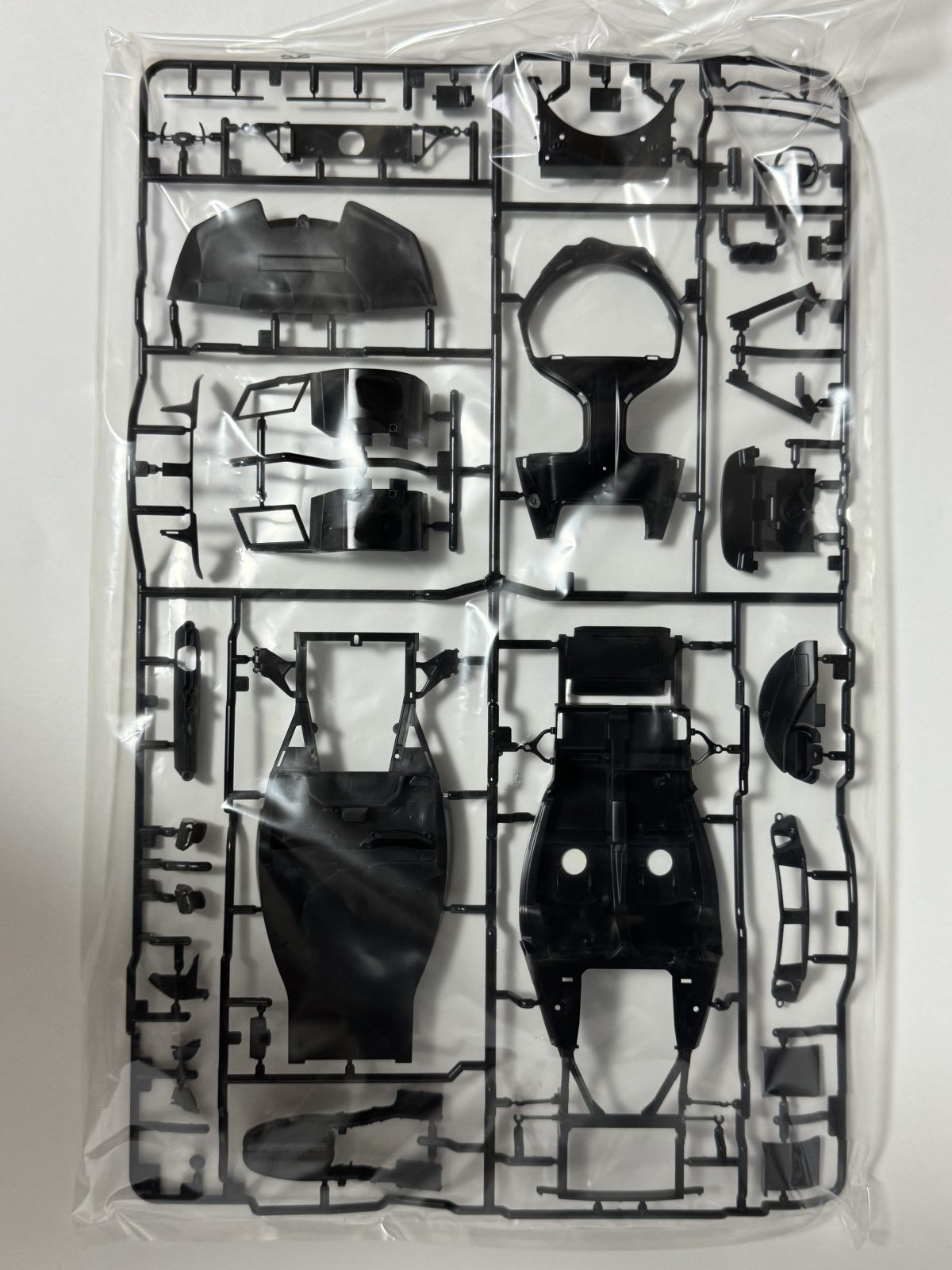 TAMIYA Ferrari FXX K 1/24 model kit — contents photo 4