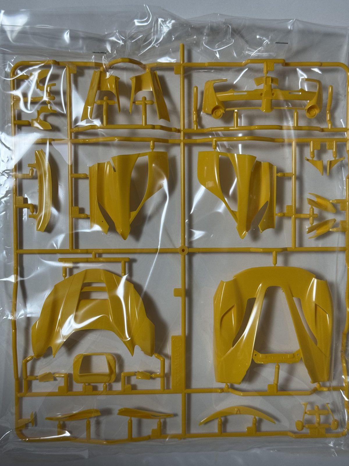 TAMIYA Ferrari La ferrari [Yellow version] 1/24 model kit — contents photo 2