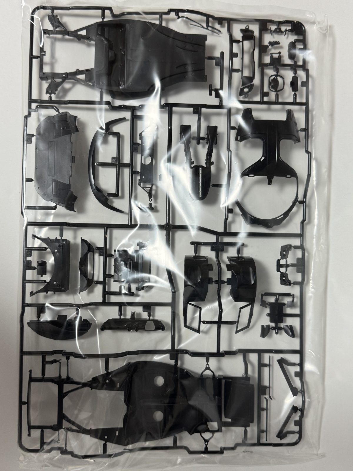 TAMIYA Ferrari La ferrari [Yellow version] 1/24 model kit — contents photo 4
