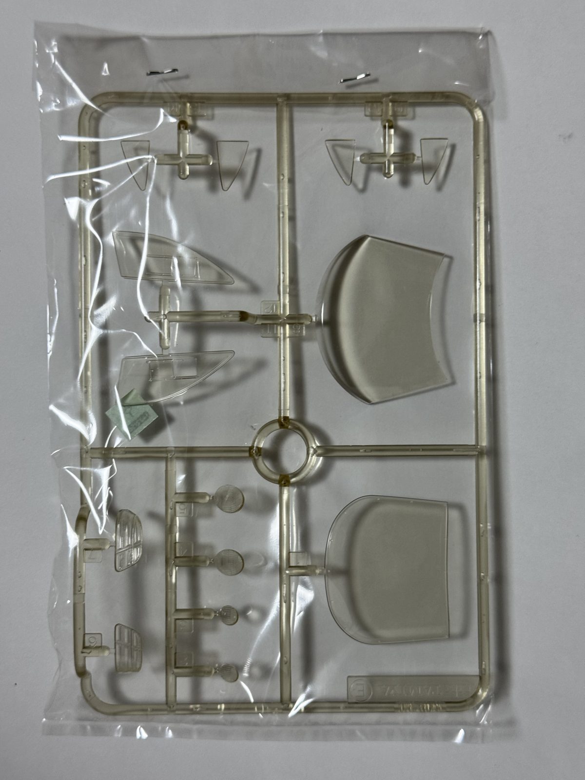TAMIYA MERCEDES CLK-GTR TEAM CLK SPORTSWEAR  [Clear Cowl Edition] 1/24 model kit — contents photo 2