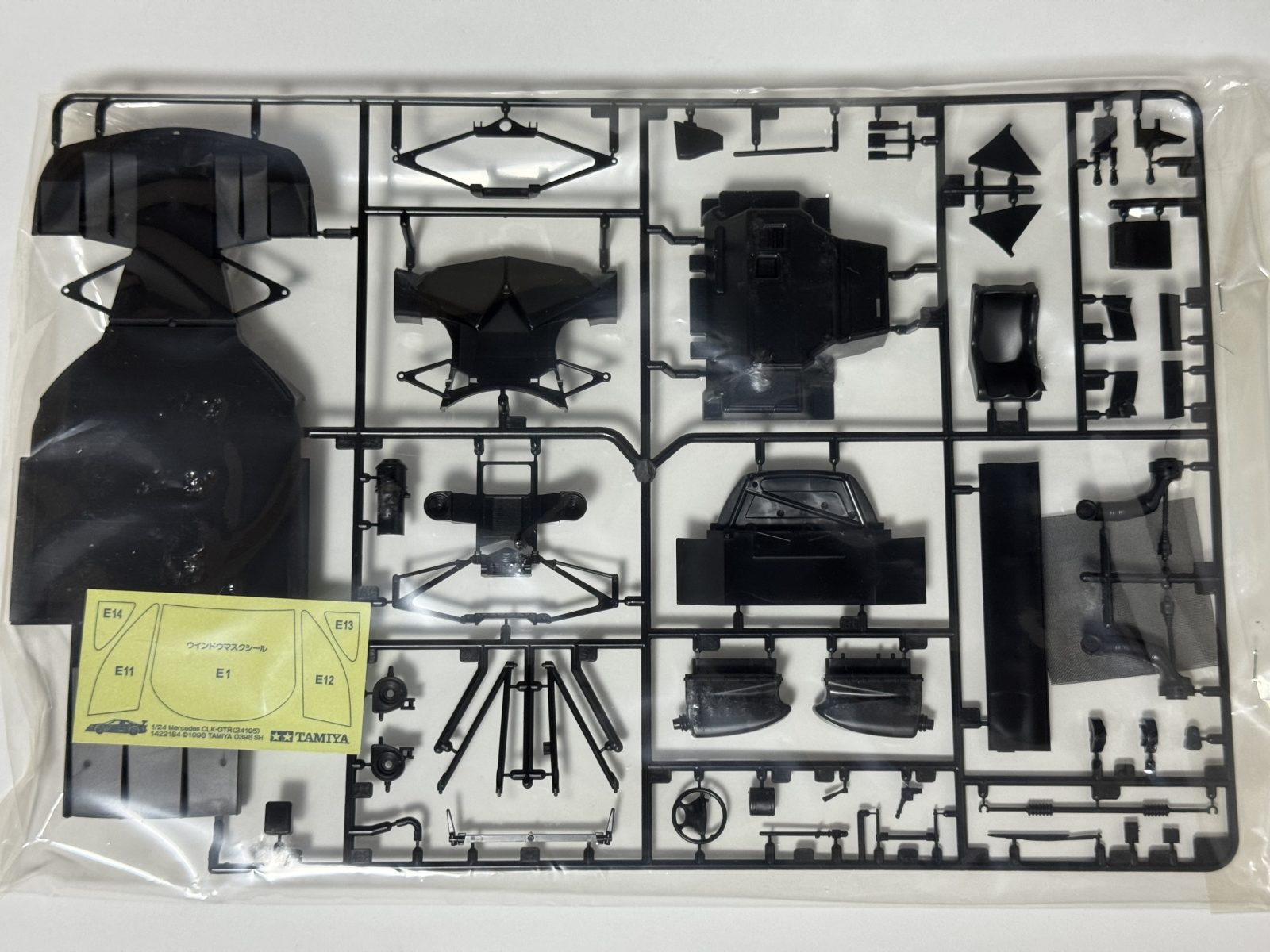 TAMIYA MERCEDES CLK-GTR TEAM CLK SPORTSWEAR  [Clear Cowl Edition] 1/24 model kit — contents photo 4