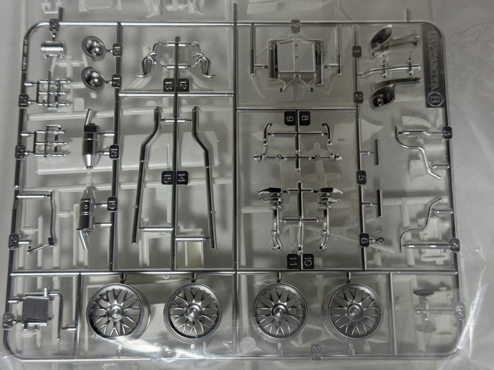 TAMIYA Porsche 911 GT1  [Clear Cowl Edition] 1/24 model kit — contents photo 5
