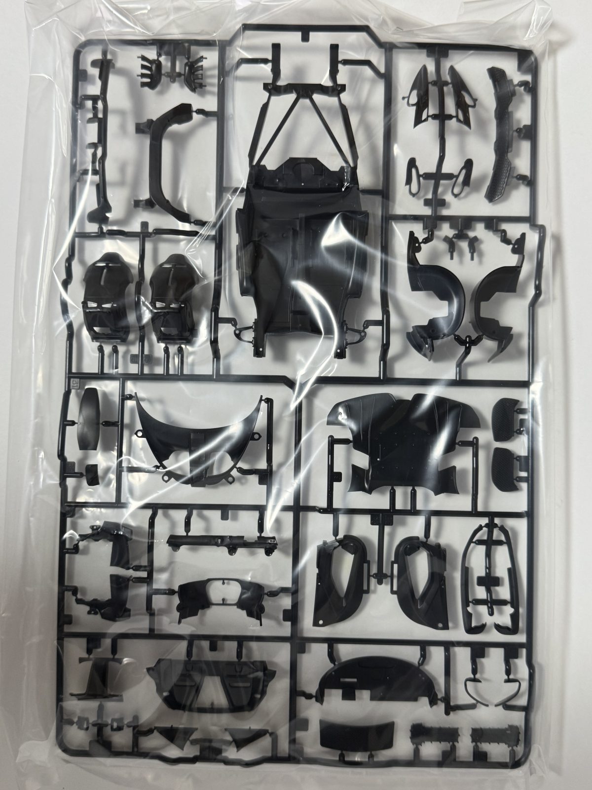 TAMIYA MCLAREN SENNA 1/24 model kit — contents photo 5